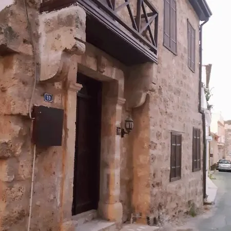 Malia Fountain House Апартаменты *