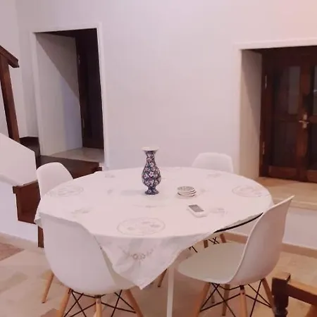 דירה Malia Fountain House